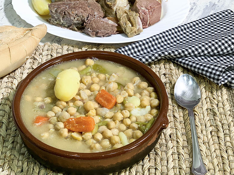 Lleva el alma de Andalucía a tu mesa con esta clásica receta de puchero andaluz