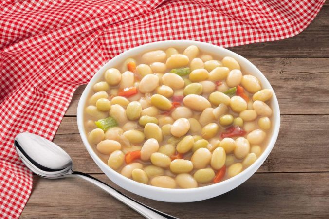 Guiso de legumbres marinero, receta de pochas con langostinos y sepia 77 Merca2.es Cómo hacer pochas con langostinos y sepia