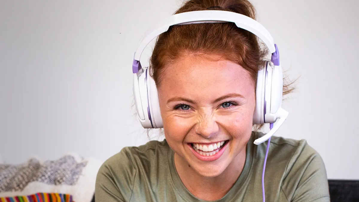 Si usas auriculares protege tu audición con estos consejos