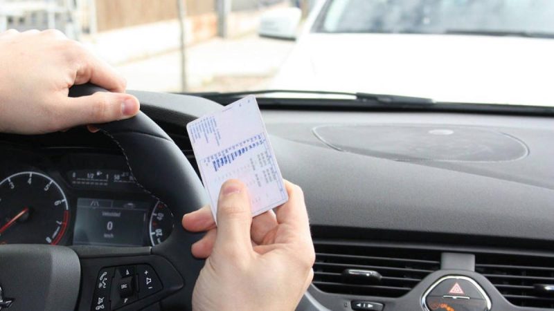 DGT: esto es lo que te puede pasar si “compras” puntos para tu carnet de conducir por internet 91 Merca2.es Te contamos todo sobre el nuevo carnet de conducir europeo 6 Merca2.es
