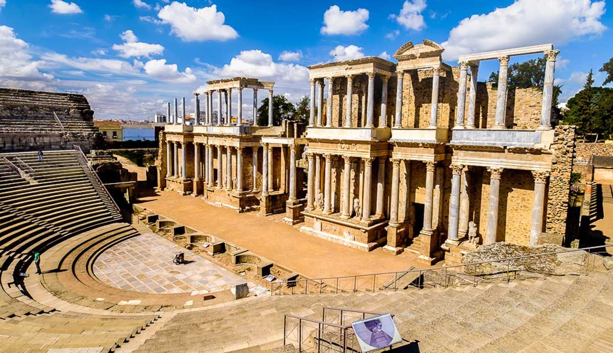 Teatro Romano de Mérida: conoce toda la magia de Roma en el escenario más antiguo de España 2 Merca2.es El Escenario