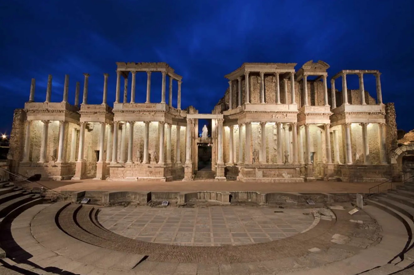 Teatro Romano de Mérida: conoce toda la magia de Roma en el escenario más antiguo de España 1 Merca2.es La Historia del Teatro Romano de Mérida