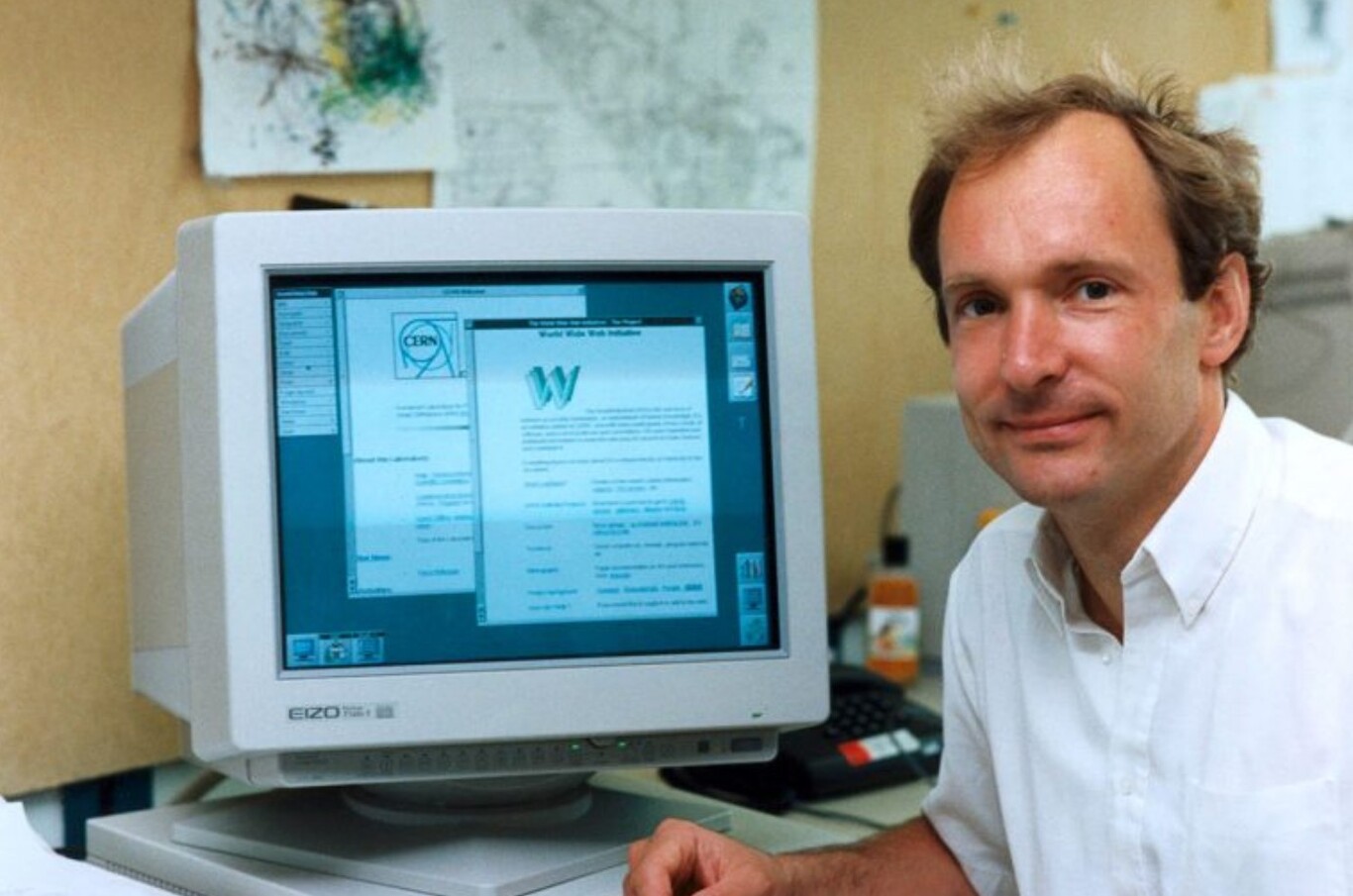 Tim Berners-Lee es un innovador informático británico responsable de la creación de la World Wide Web.