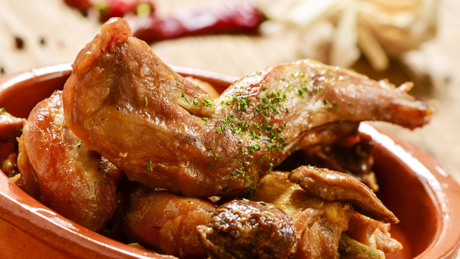 Deliciosa receta de pollo al ajillo al estilo Arguiñano