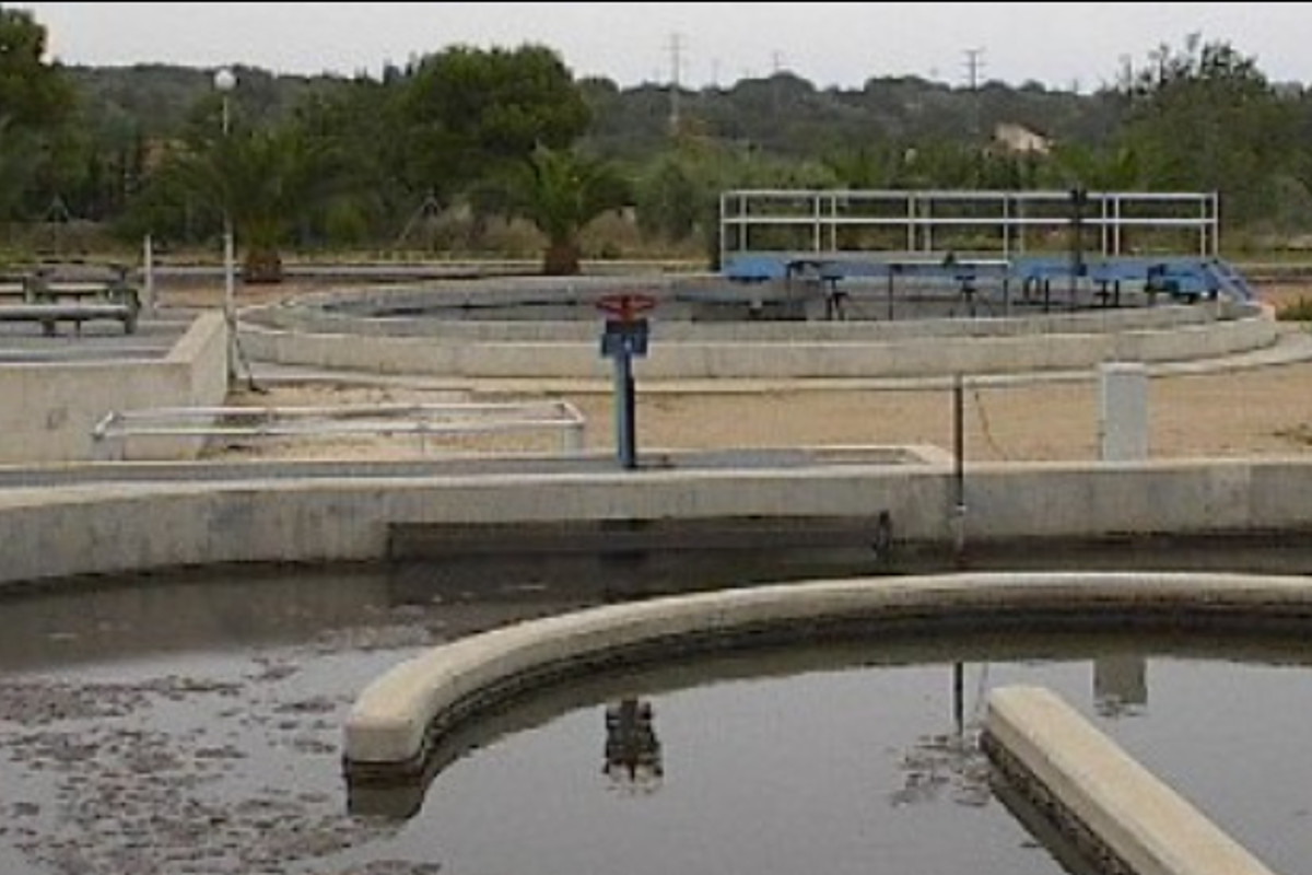 Los concursos del agua en L’Ampolla y Fuente del Maestre, bajo sospecha de Ingeagua y Aqualia