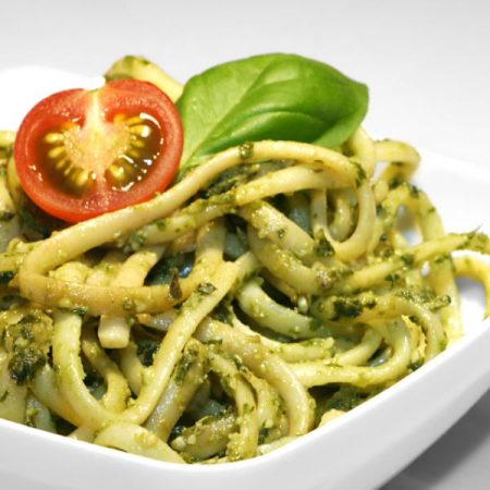Espaguetis al pesto, otra forma de comer pasta al estilo italiano 1 Merca2.es espaguetis al pesto facil 22383 600 square Merca2.es