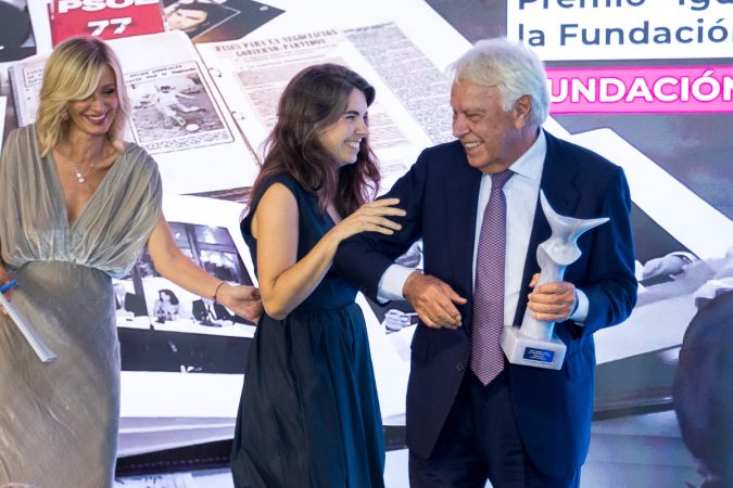 Felipe González recoge el premio Igualdad y Progreso otorgado a su Fundación por la Fundación Marqués de Oliva