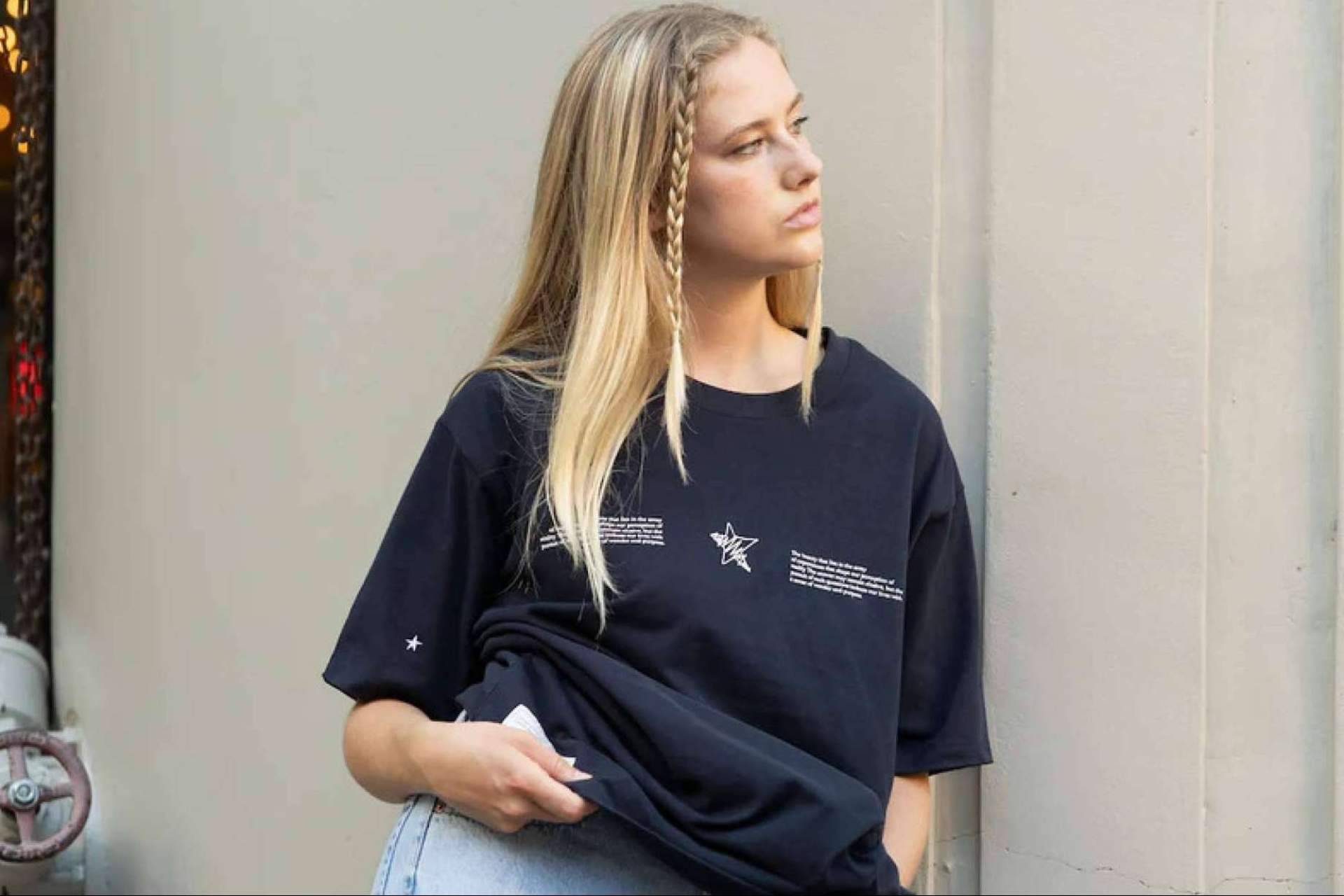 La influencia del streetwear en la moda masculina ha salido a la calle