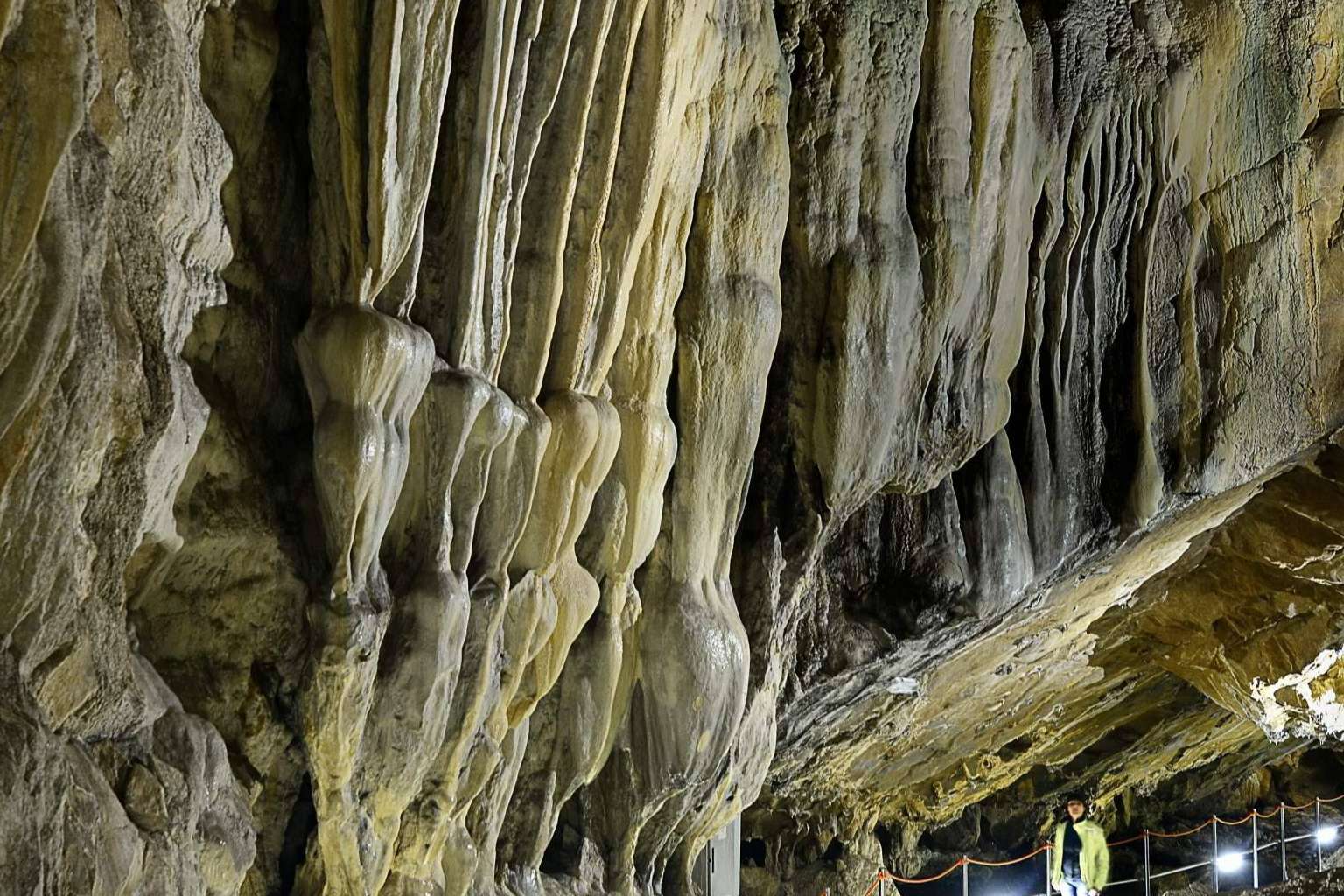 Lo importante está en el interior, las Cuevas y Minas Turísticas fomentan el turismo en otoño con una nueva campaña