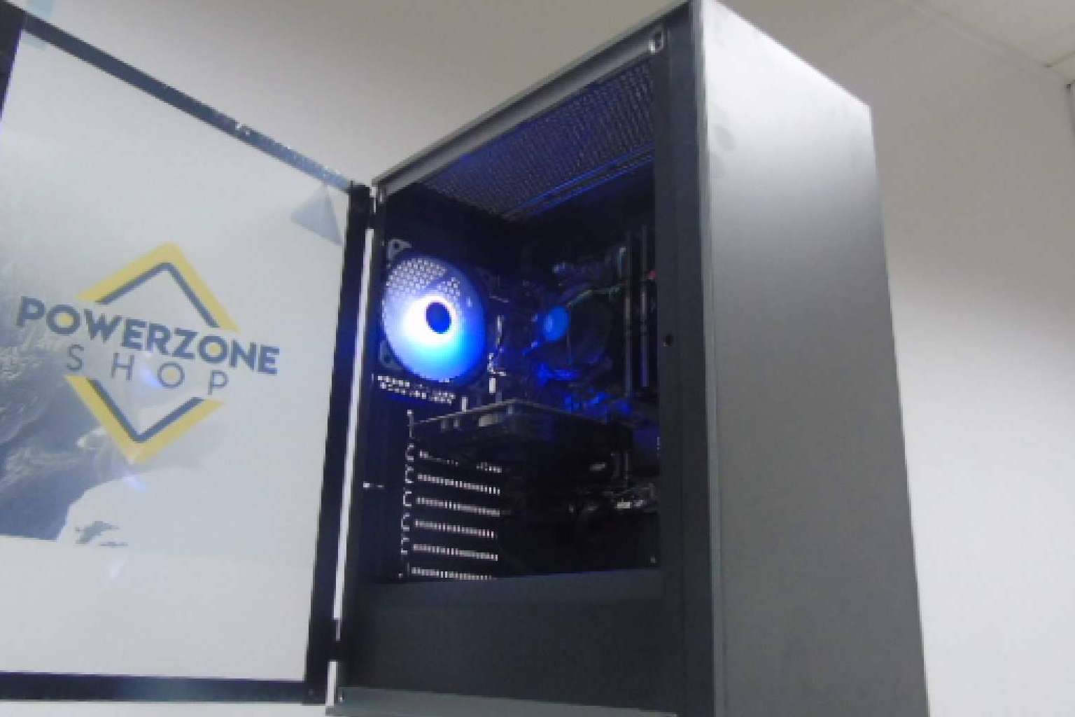 Variedad de PC para oficina con PowerZone Shop