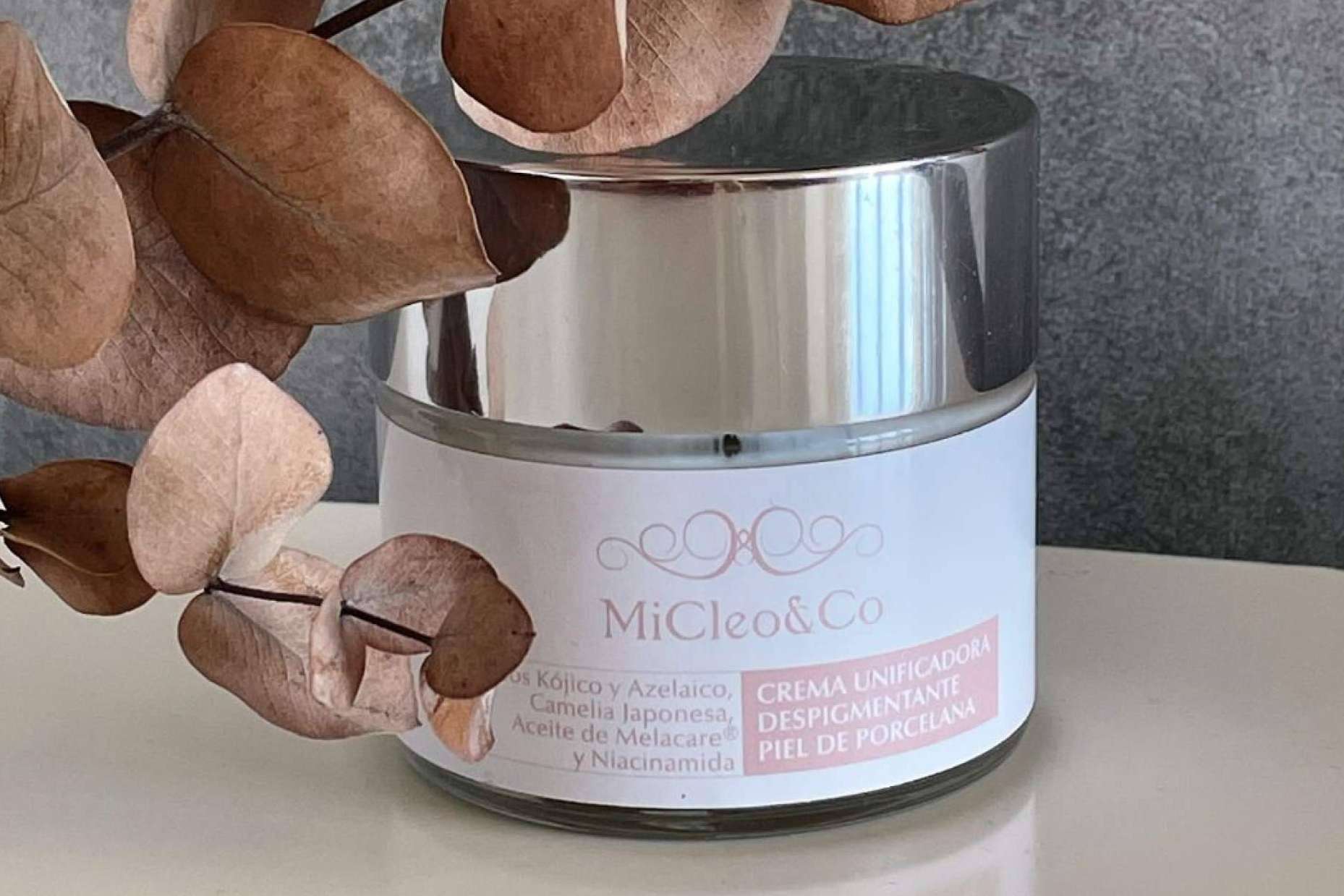 Conseguir el tratamiento skincare con despigmentante facial para después del verano de MiCleo&Co