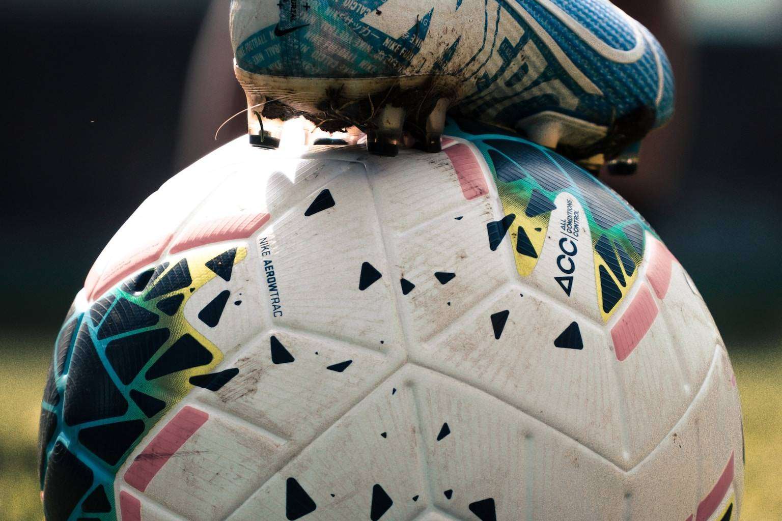 Ser reclutado en una academia de fútbol en España