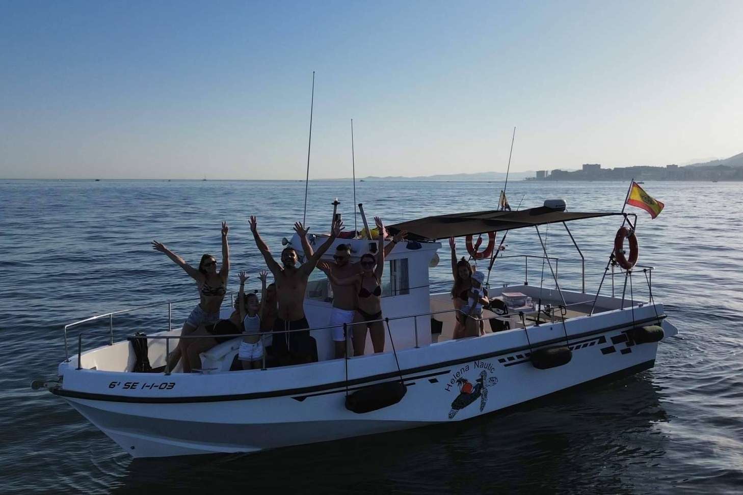 Alquiler de barco en Benalmadena de la mano de Helena Nautic para disfrutar de fiestas, excursiones y eventos en alta mar