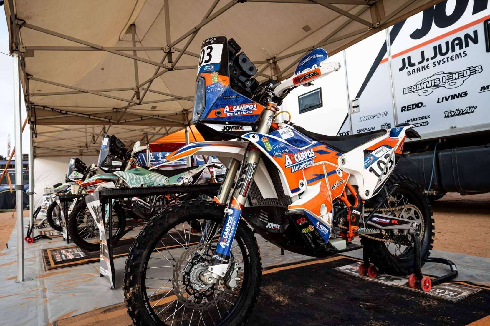 Adhesivos para motos offroad personalizables, de la mano de ADHESIVOSEMBARRADOS