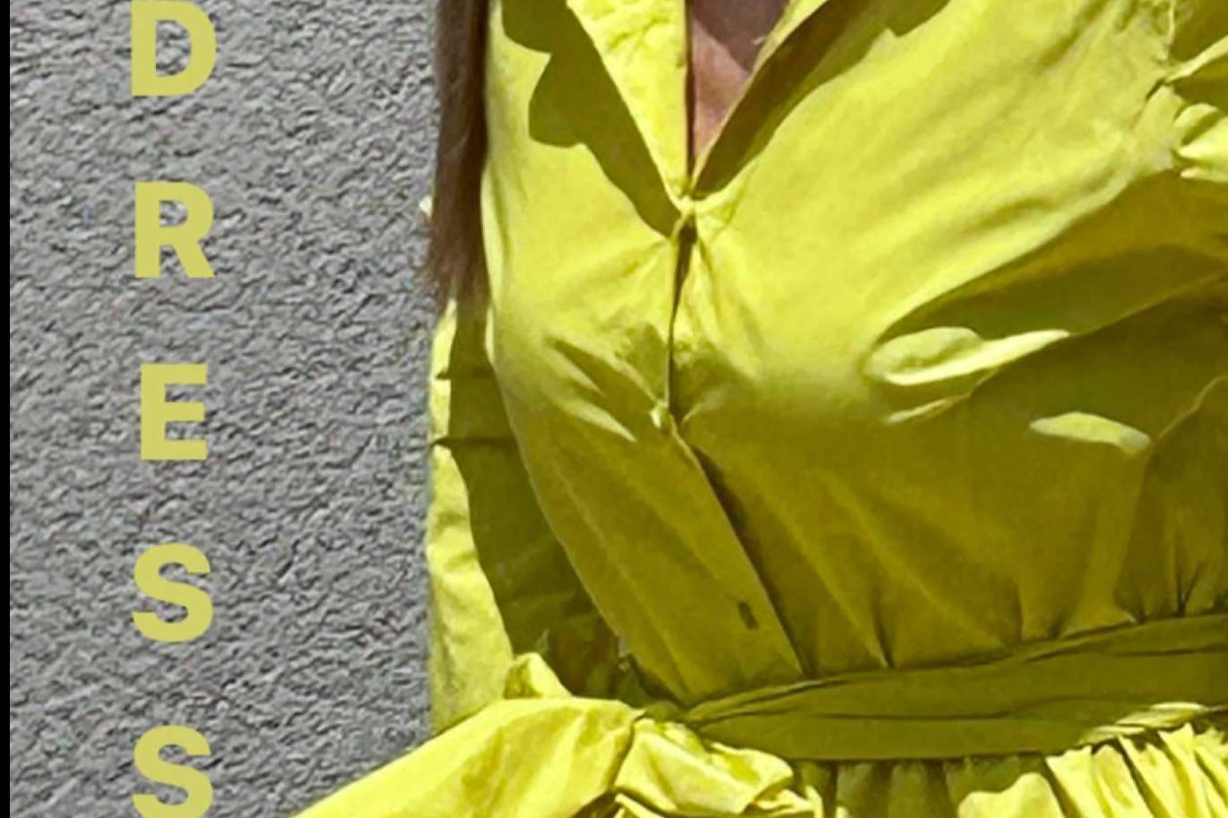 Thannac cuenta con un modelo colorido de vestido camisero largo