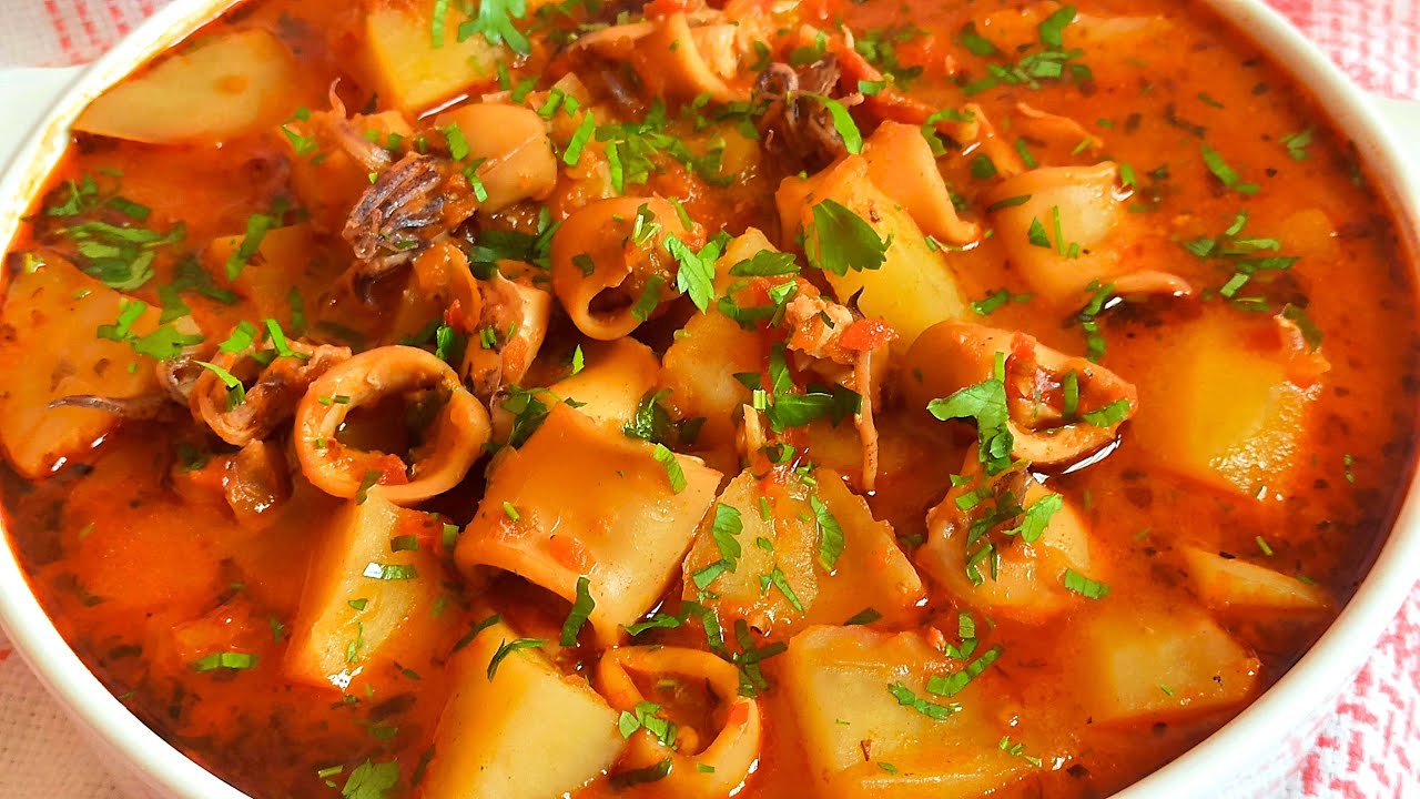 Así se hace un exquisito guiso de calamares con patatas
