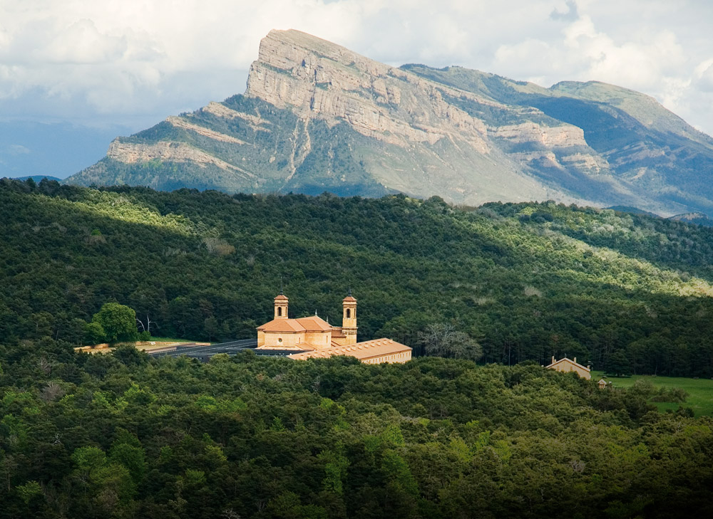 Escapada en Todos los Santos: los monasterios más espectaculares de España