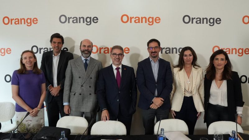 La baja natalidad condena el crecimiento en España de Orange, Movistar y Vodafone