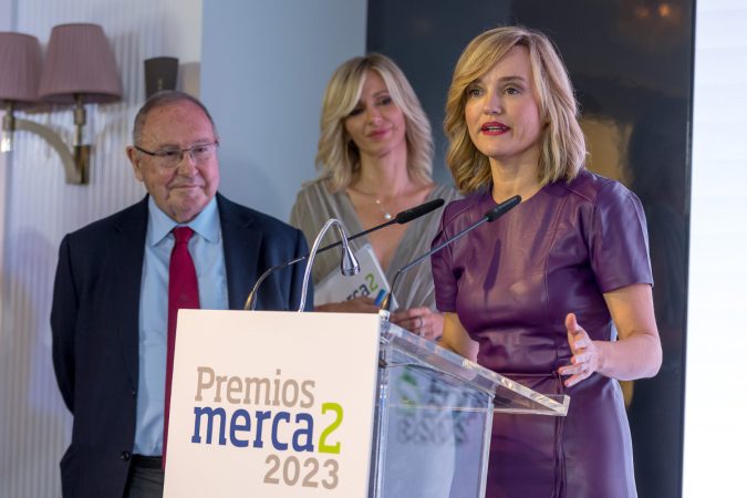 El Ministerio de Educación, con Pilar Alegría al frente, recibe el premio MERCA2 por el Impulso a la Formación Profesional 