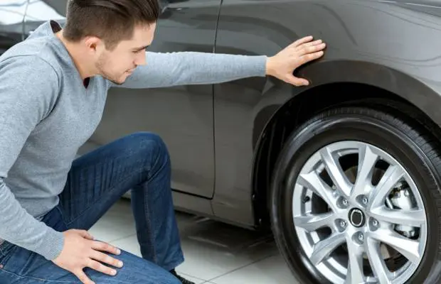 Los mejores trucos caseros para eliminar los arañazos de tu coche