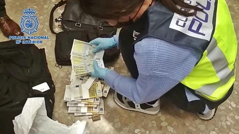 ¡Ojo La policia advierte de lo que te puede pasar si encuentras un maletin con dinero 4 Merca2.es