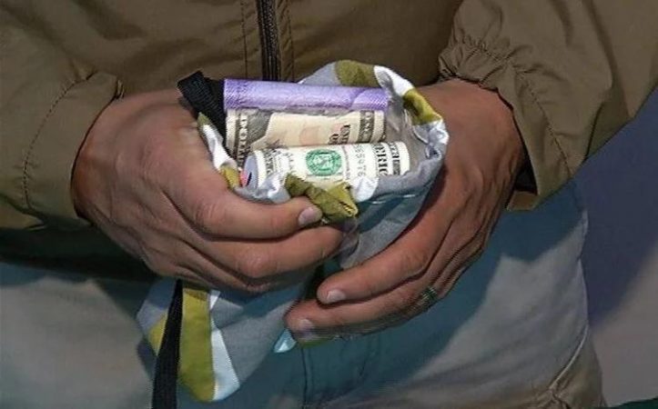 ¡Ojo La policia advierte de lo que te puede pasar si encuentras un maletin con dinero 8 Merca2.es