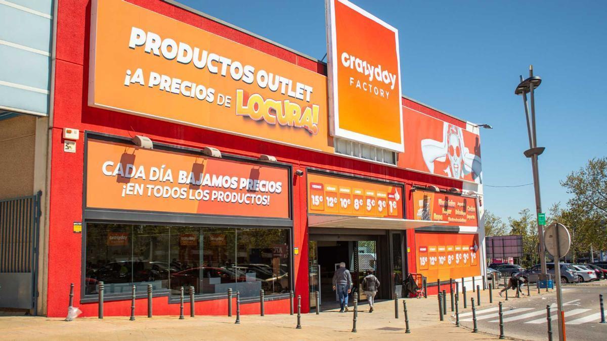 Crazy day factory': el 'outlet' de  que liquida sus productos a muy  bajo precio