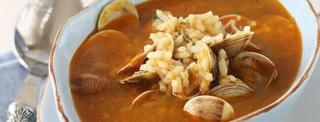 Sopa de chirlas con arroz, un manjar para quitarte el frío de encima 1 Merca2.es 1366 521 Merca2.es