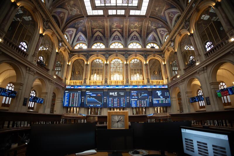 El Ibex 35 encadena su segunda semana en positivo al subir el 0,84% y se sitúa cerca de los 9.400 puntos