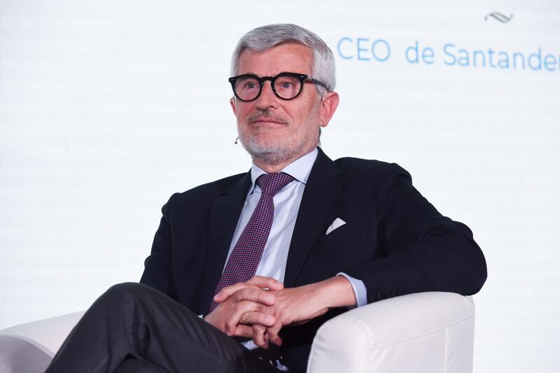 Santander remodela su directiva en España por segunda vez este año para adaptarse a la estructura global