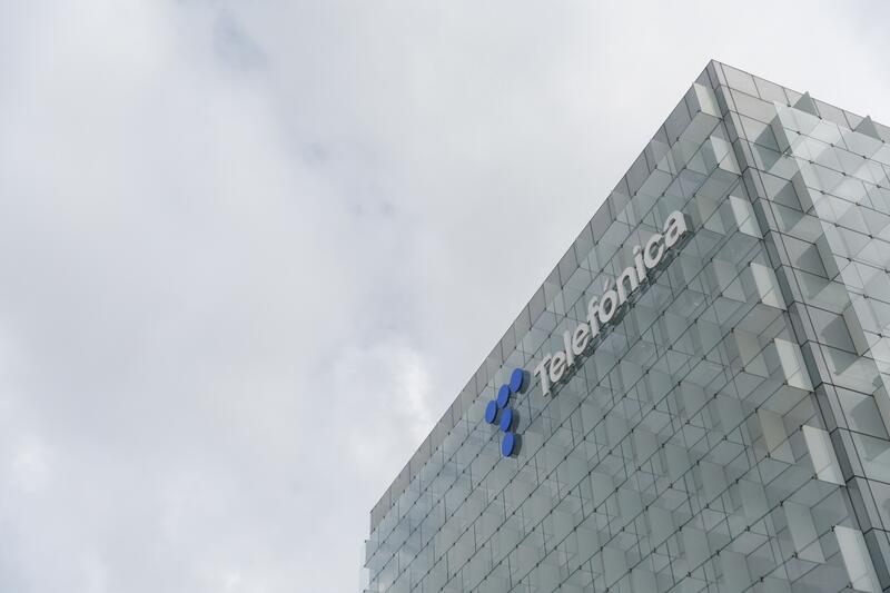 Los sindicatos piden a Telefónica un convenio colectivo «fuerte» y que las salidas sean voluntarias