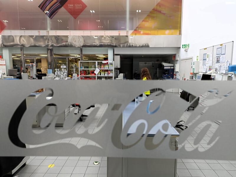 Coca-Cola Europacific Partners y AEV compran la embotelladora de Filipinas por 1.648 millones