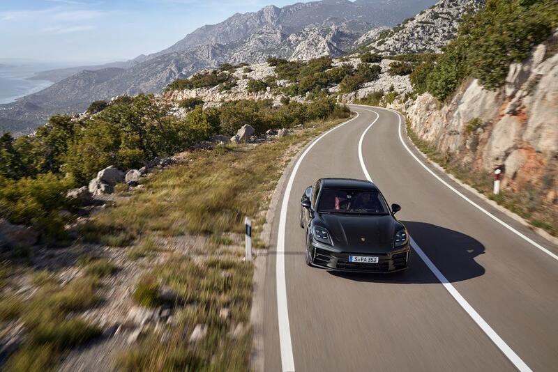 Porsche ‘calienta’ motores para entregar la tercera generación de su berlina Panamera
