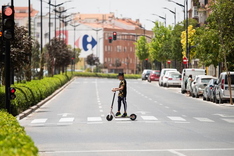 La Federación de vehículos de movilidad personal condena la decisión de Renfe de prohibir los patinetes