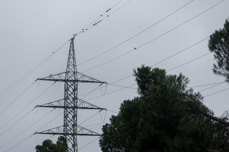 El precio de la luz cae este viernes un 0,15%, hasta los 97,97 euros/MWh