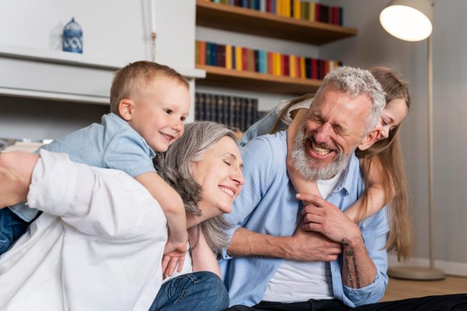 Abuelos con sus nietos