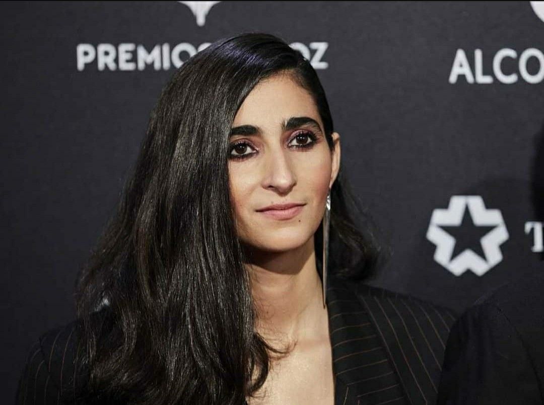 Alba Flores: Cómo forjó su propio camino en la actuación más allá de su famoso linaje 1 Merca2.es El Inicio de una Carrera Prometedora