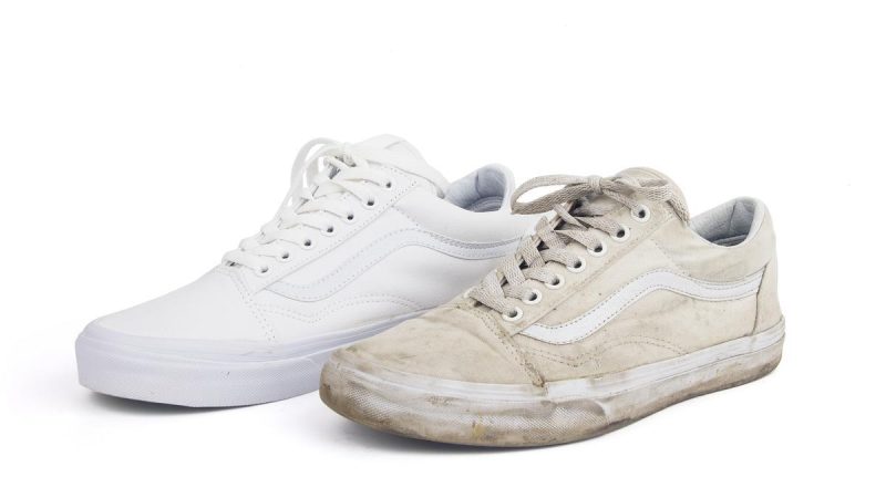Debes retirarles los cordones antes de guardarlas