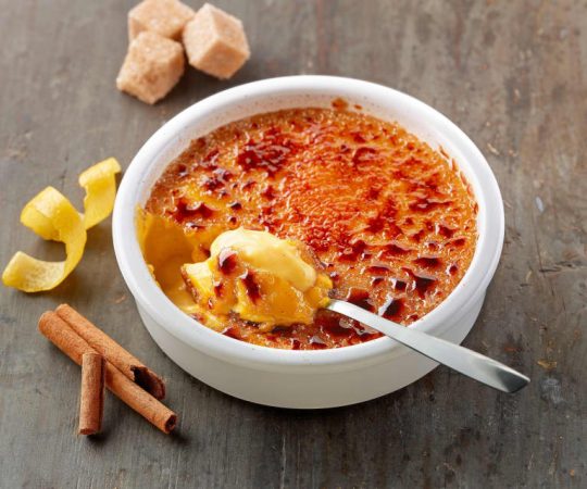 Aprende a hacer una deliciosa crema catalana digna de los mejores chefs pasteleros 1 Merca2.es B59B434D 7C1D 4EEB 9CE2 B21BD45533D9 Merca2.es