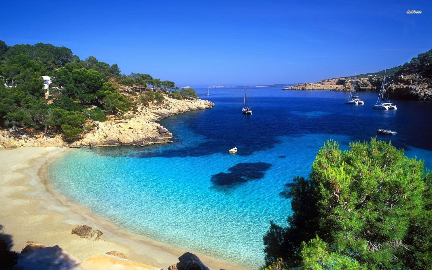 Calas secretas de Ibiza: un paraíso escondido en la isla más vibrante