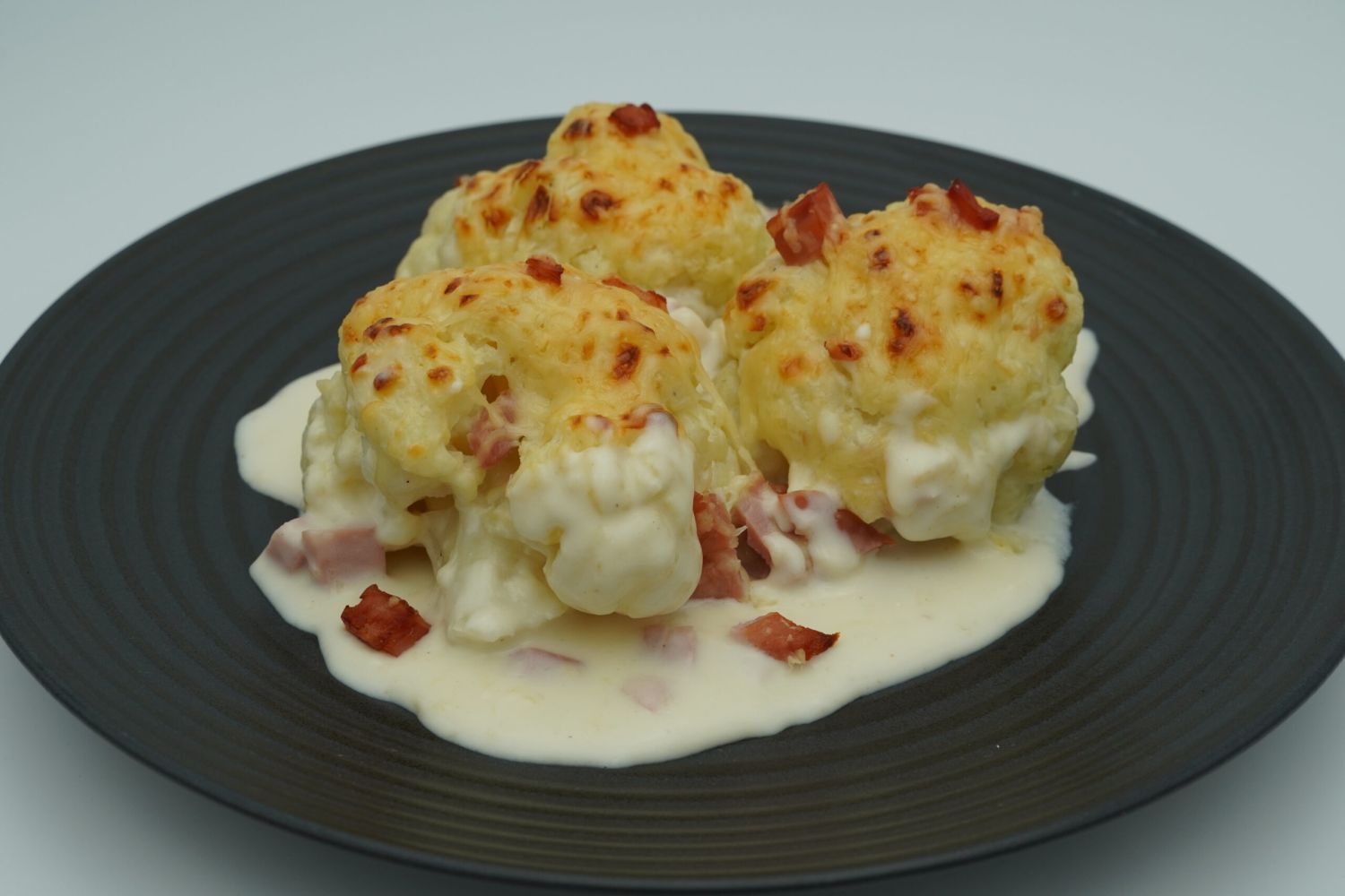 Receta de coliflor gratinada con besamel, una forma muy rica de comer sano