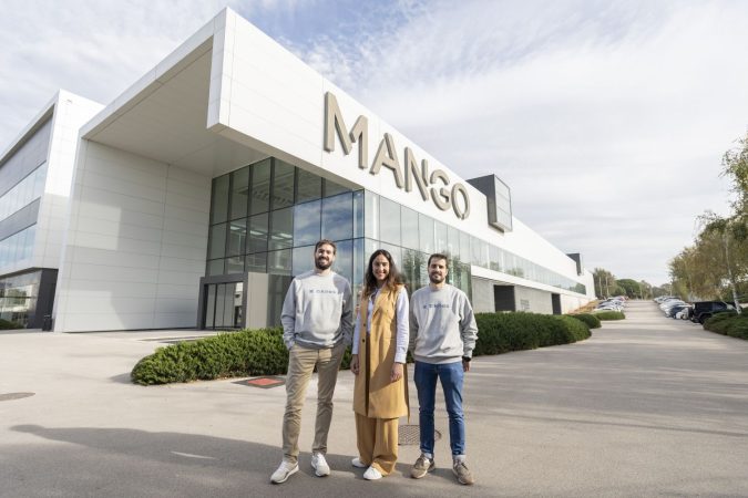 De izquierda a derecha: Nacho León, cofundador y CEO de Ziknes; Belén Rallo, directora de Mango StartUp Studio; Diego Cabañas, cofundador y CTO de Ziknes.