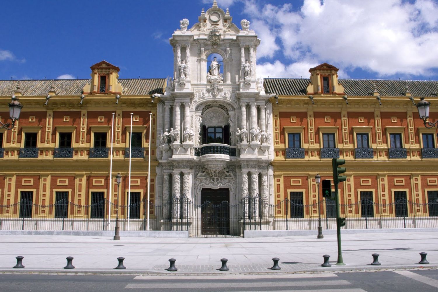 1. El orejón central