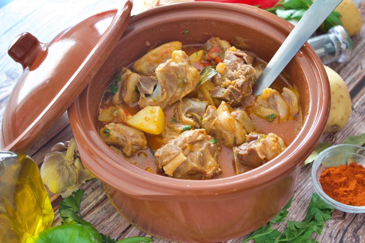 Sigue la receta de Karlos Arguiñano de esta exquisita caldereta de cordero