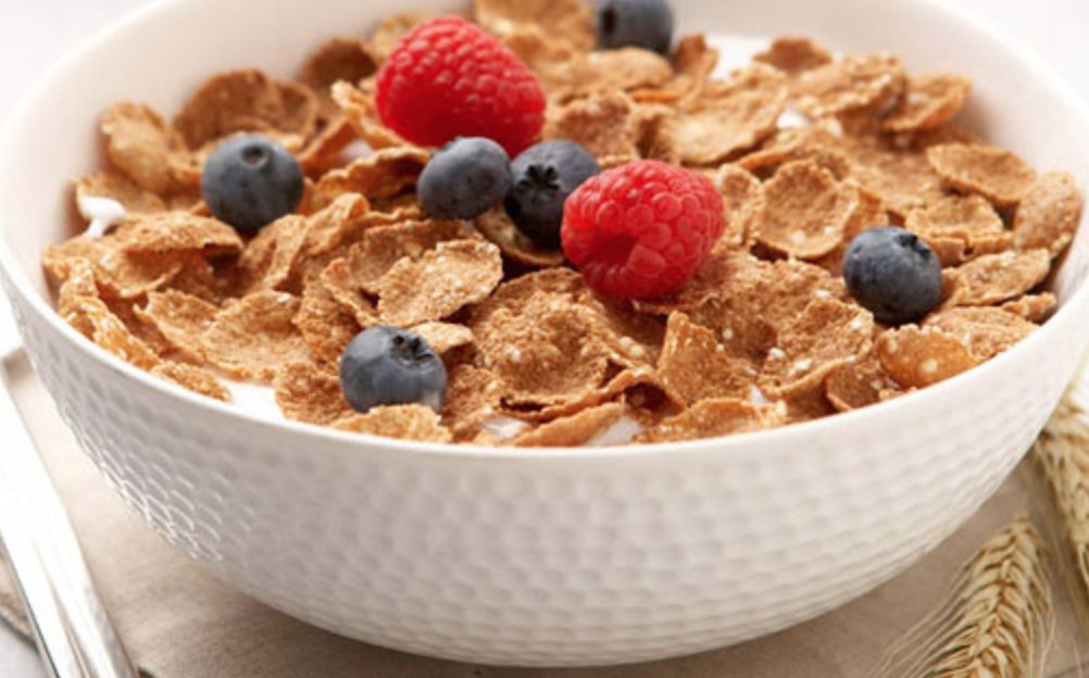 ¿Qué es mejor para tu cuerpo, desayunar o no hacerlo? 2 Merca2.es ¿Qué se recomienda?