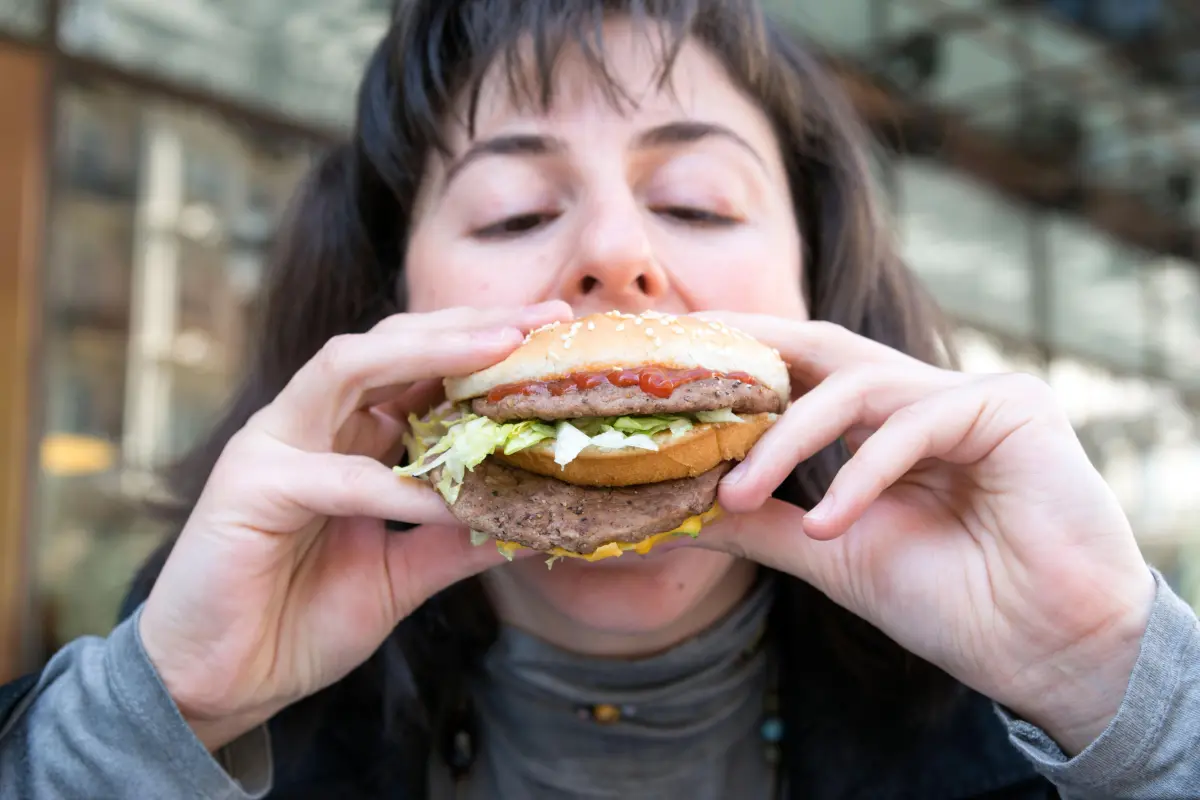 Intenta no comer demasiados alimentos ácidos