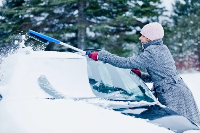Pasa desapercibido para la DGT y la Guardia Civil con estos consejos para conducir en invierno 34 Merca2.es cubierto nieve Merca2.es