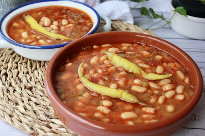 Guiso de legumbres marinero, receta de pochas con langostinos y sepia 76 Merca2.es Ingredientes del guiso de pochas con langostinos y sepia para cuatro comensales
