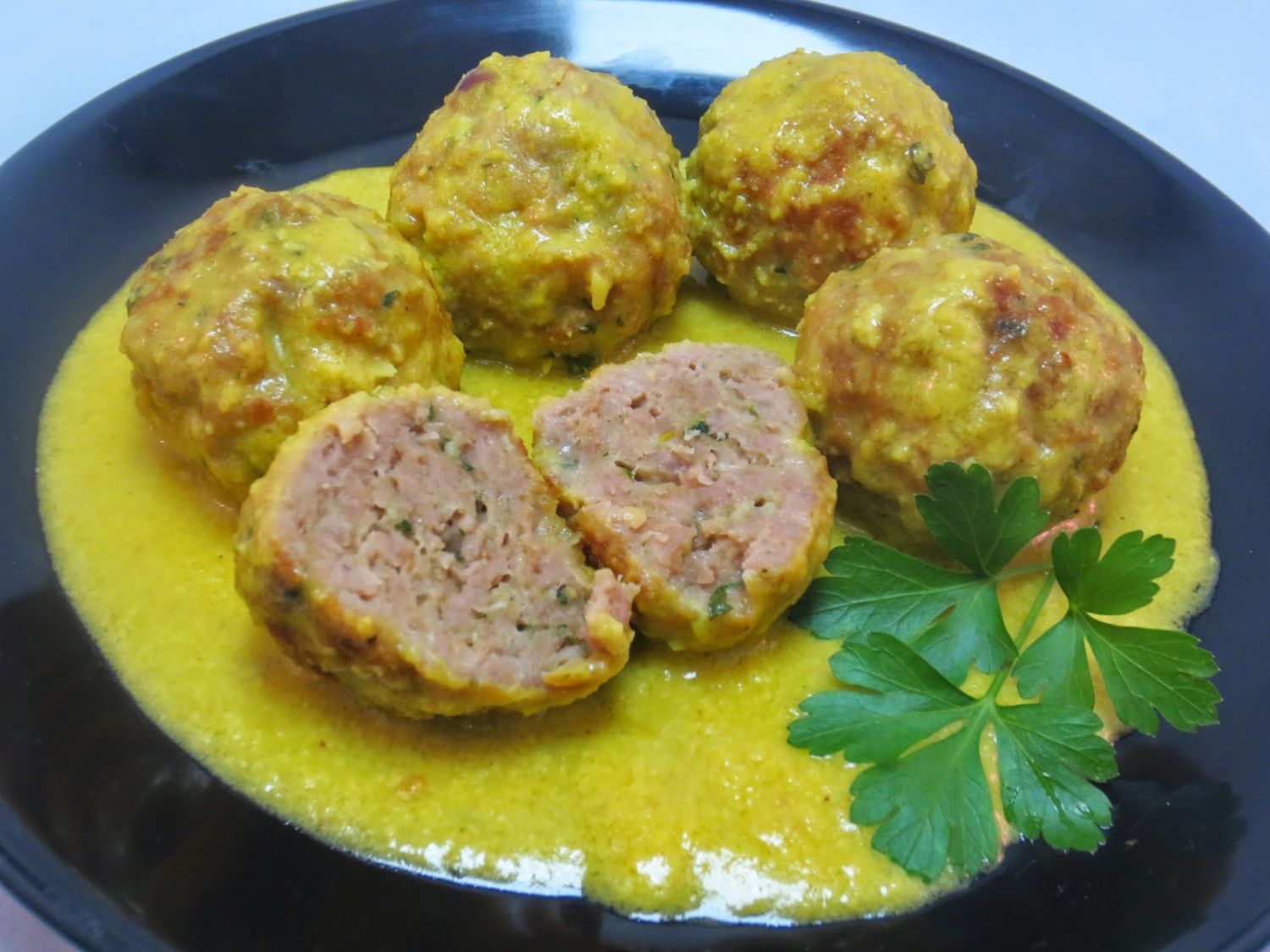 Receta de albóndigas en salsa de almendras como las de la abuela