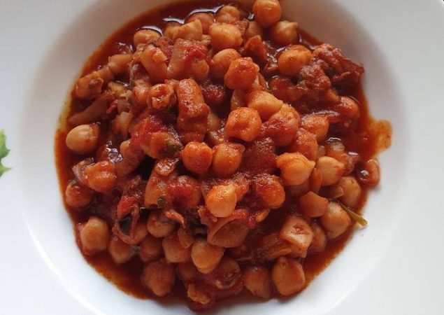 garbanzos con calamares o pota con tomate foto principal Merca2.es